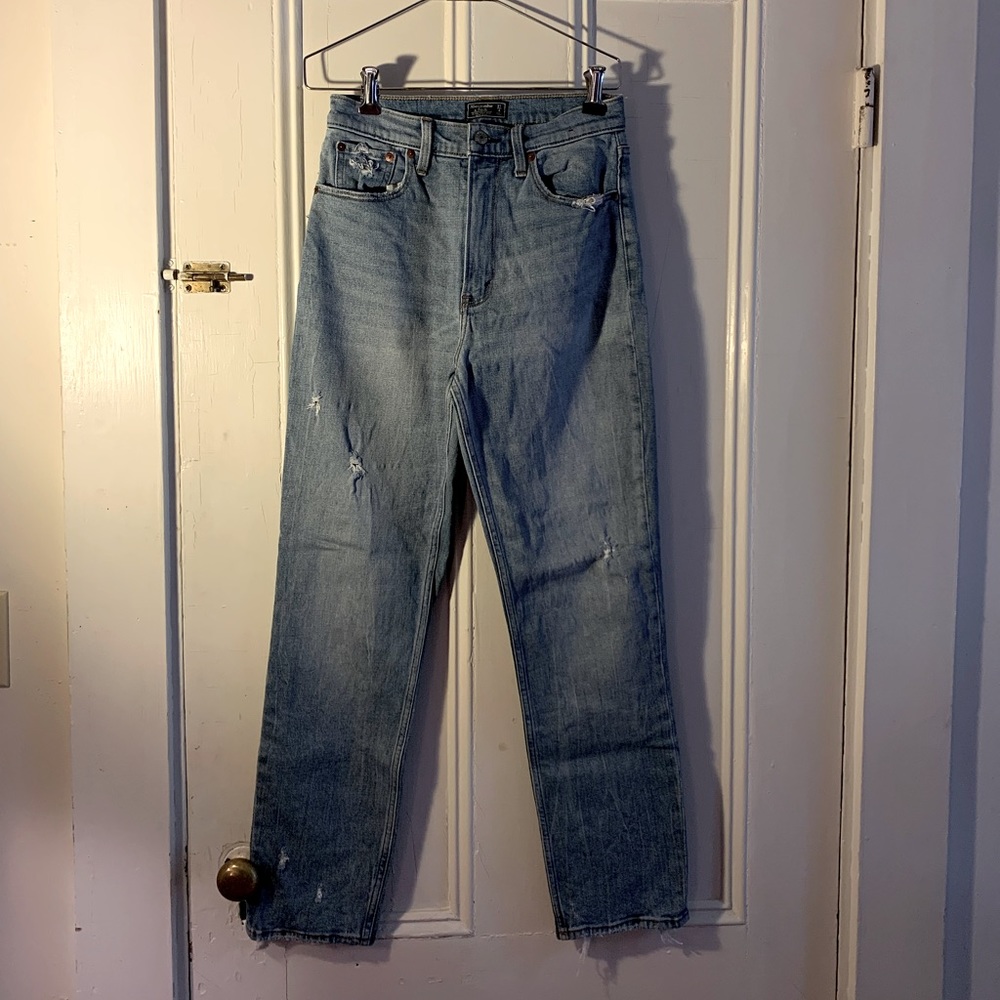 Abercrombie & Fitch Ultra High Rise Mom Jean